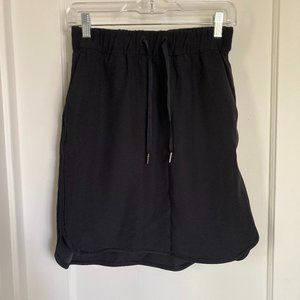 Lululemon black skirt size 6. Never worn